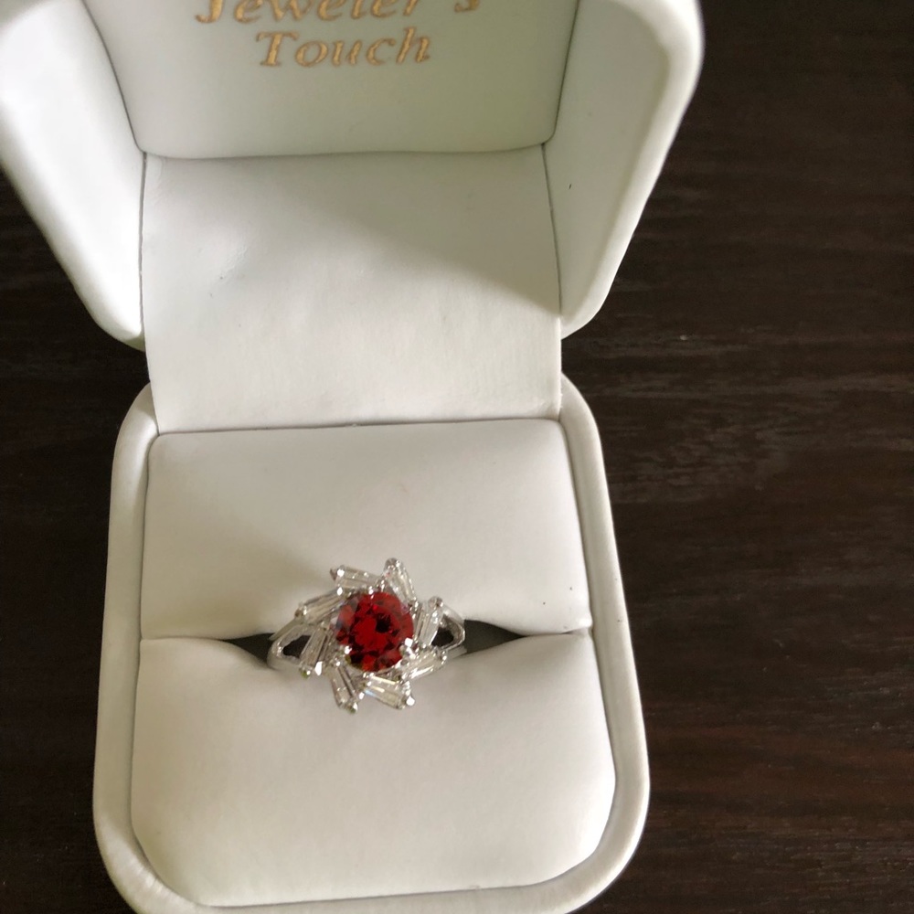 Ring - Picture 3 of 4